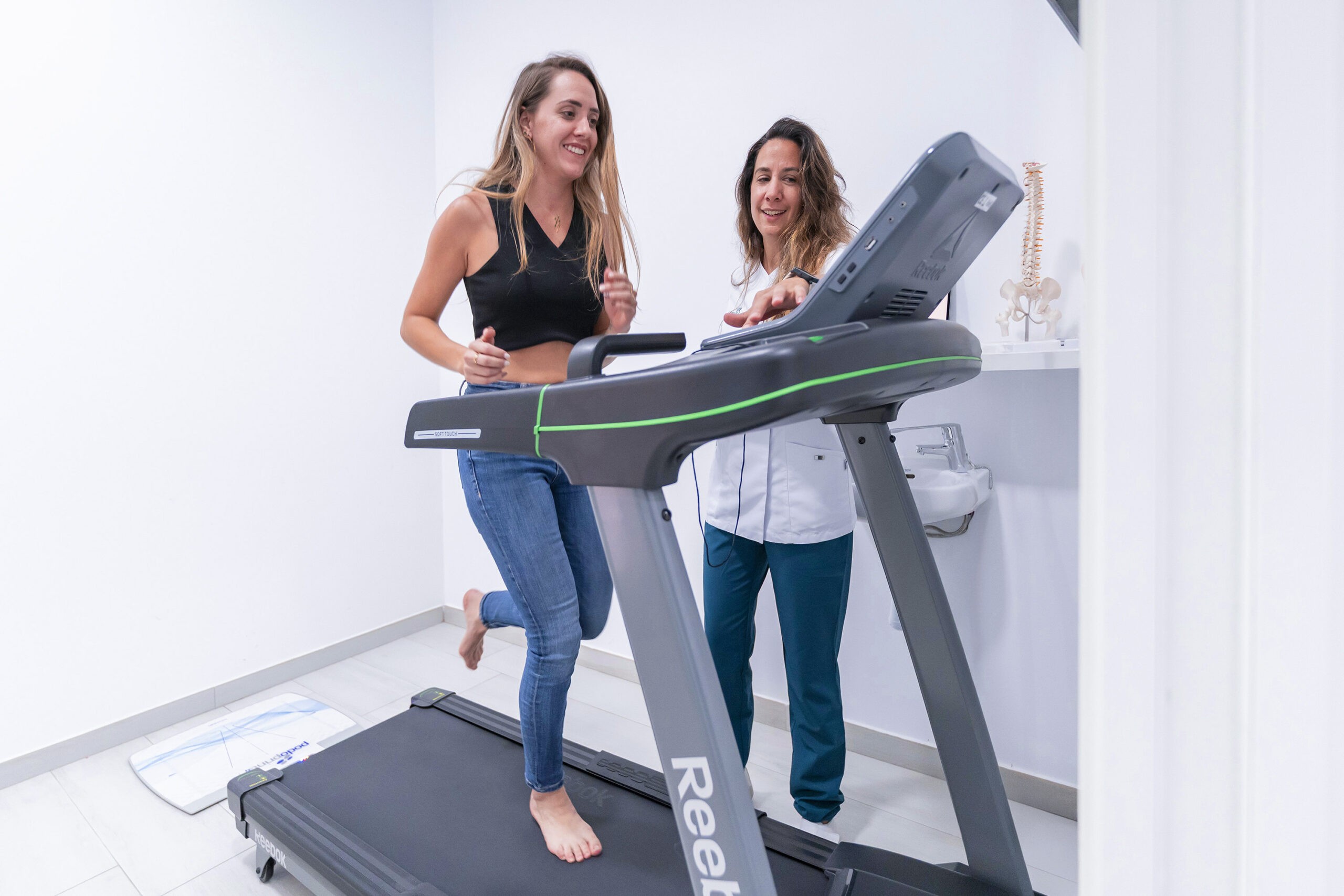 Foto de pie haciendo tratamiento Estudio de la pisada / Plantillas personalizadas