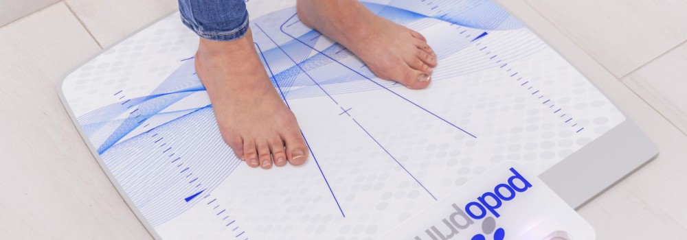 Pies sobre máquina de la pisada