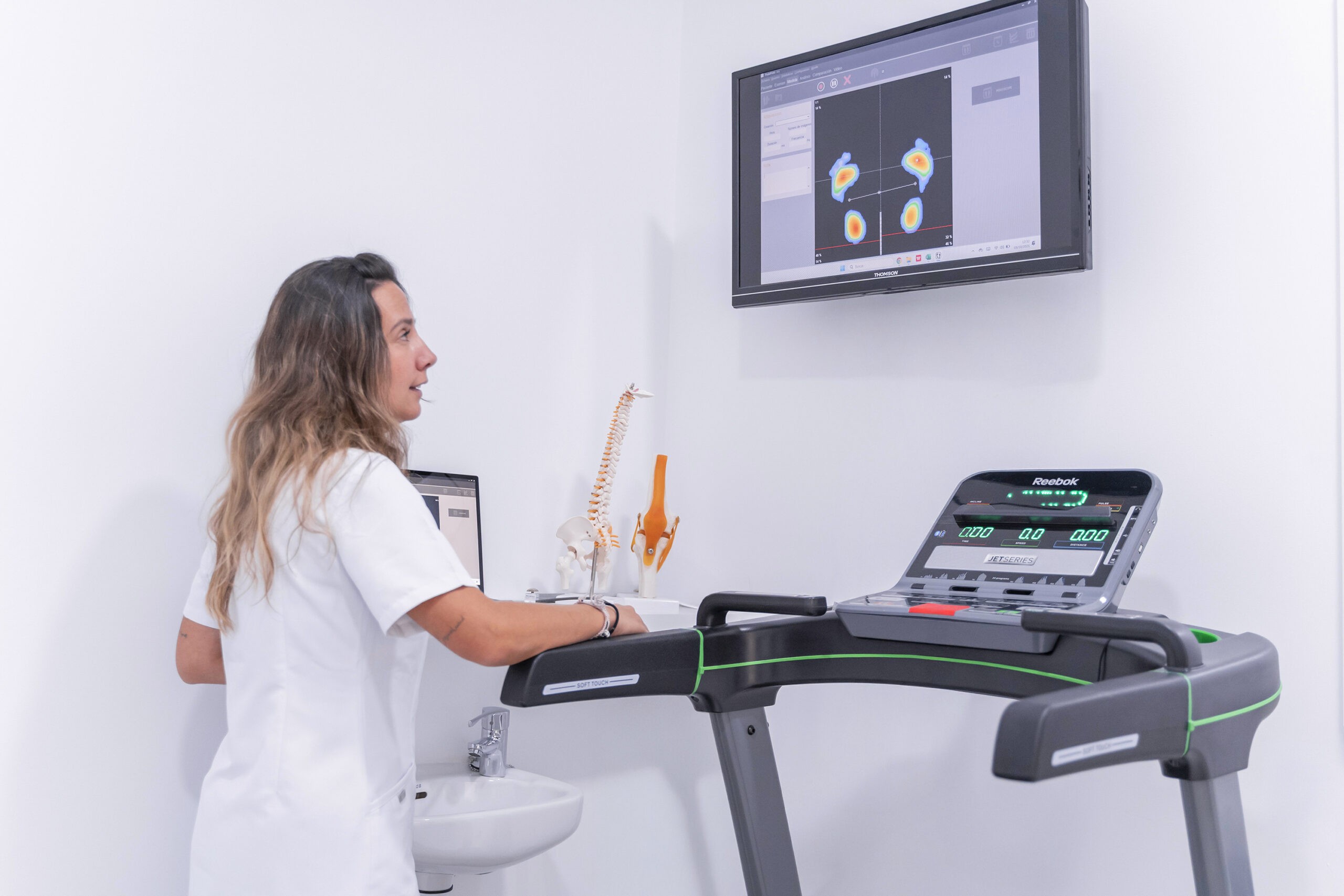 Foto de pie haciendo tratamiento Estudio de la pisada / Plantillas personalizadas