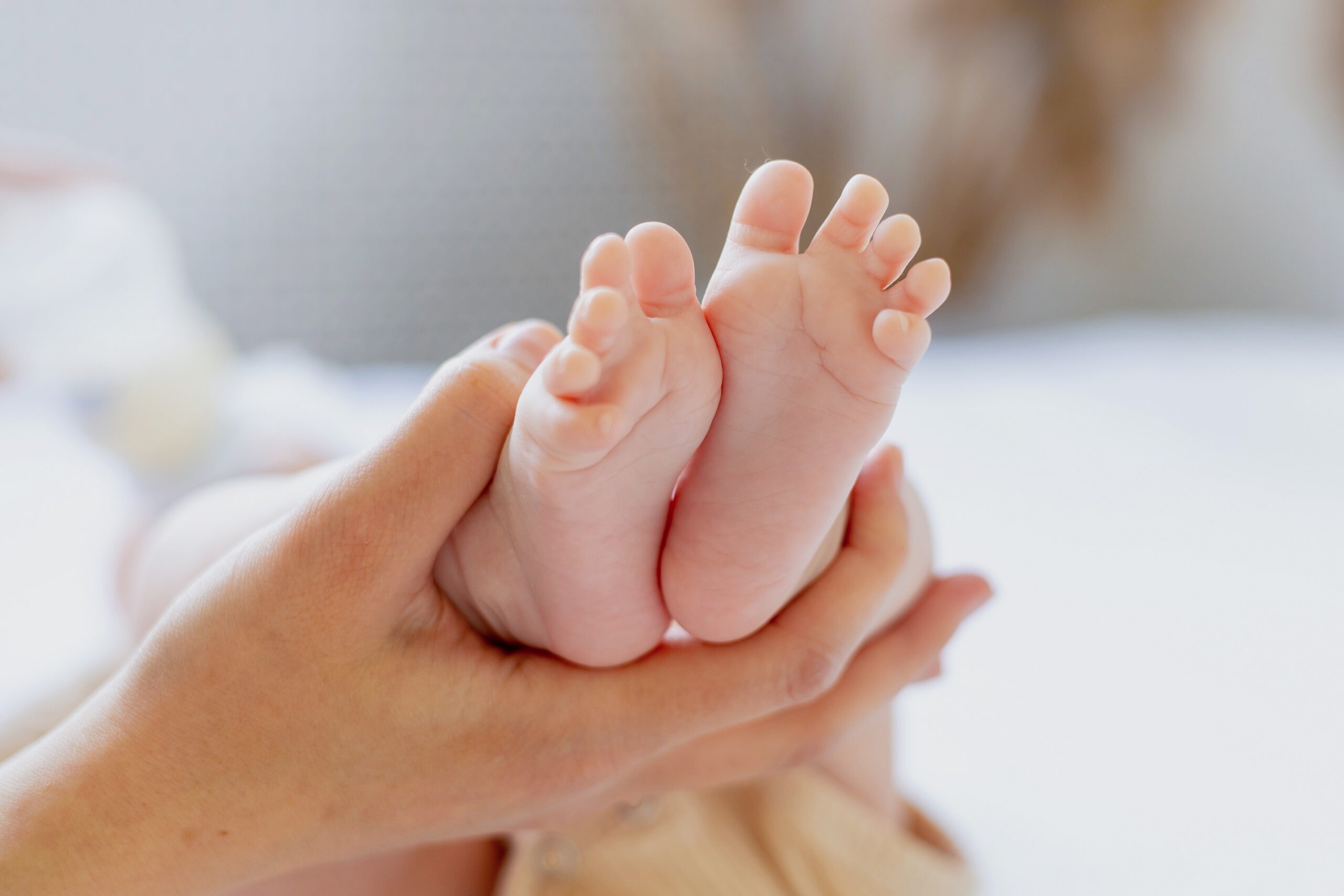 Foto de pie haciendo tratamiento Podología infantil
