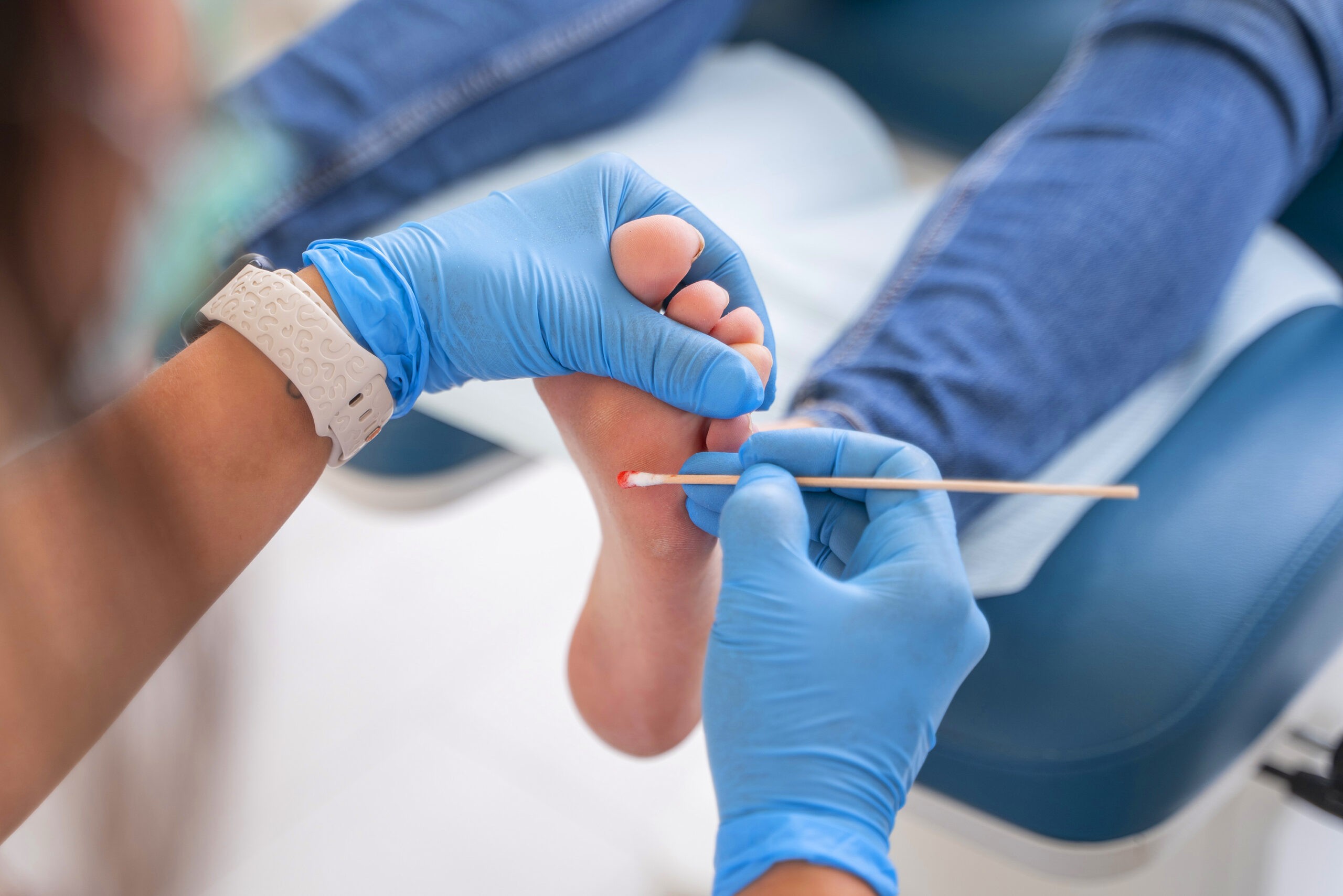 Foto de pie haciendo tratamiento del centro